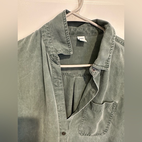 Old navy button down - Picture 4 of 4